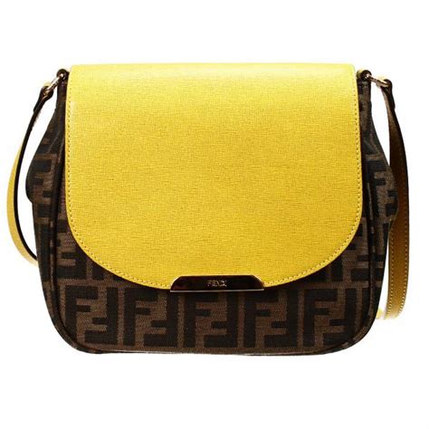 bolso fendi amarillo